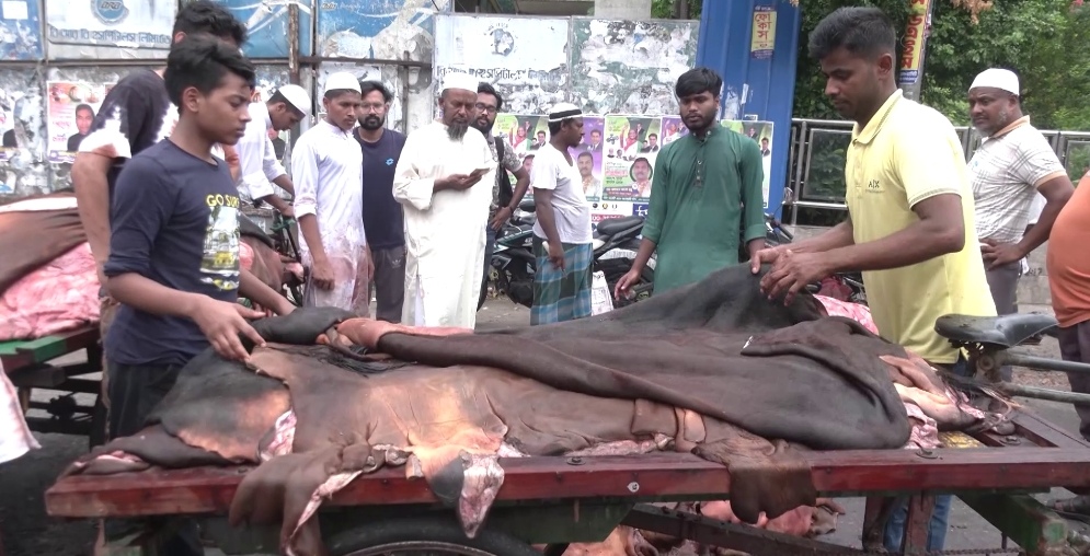 সরকার চামড়ার দাম বাড়লেও বাজারে নেই স্বস্তি